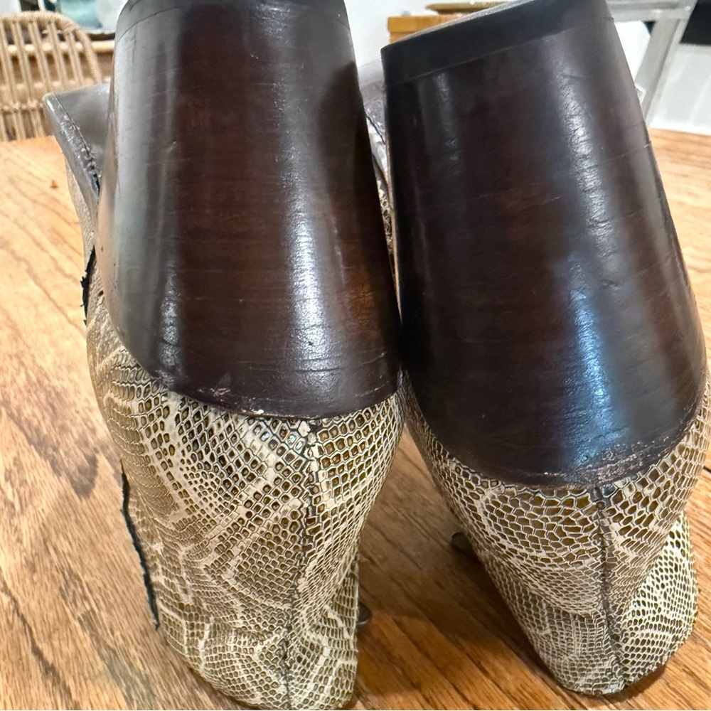 LIBERTY BLACK WOMEN'S BRETON SNAKE PRINT BOOTIES - ROUND TOE Size 8 Padded Insol - Picture 7 of 11